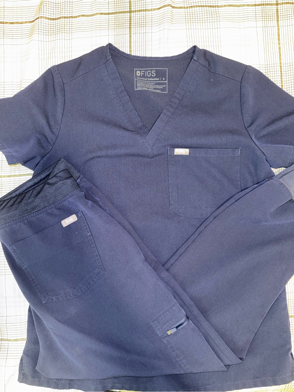 FIGS  women  Short Sleeve V-Neck Scrub Top and Pants